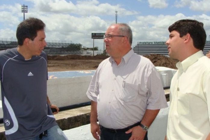 Secretário de obras de Arapiraca se reune para discutir reforma do estádio municipal