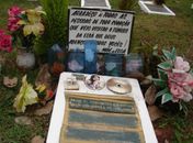 Um ano depois, túmulo de Eloá guarda lembranças de homenagens
