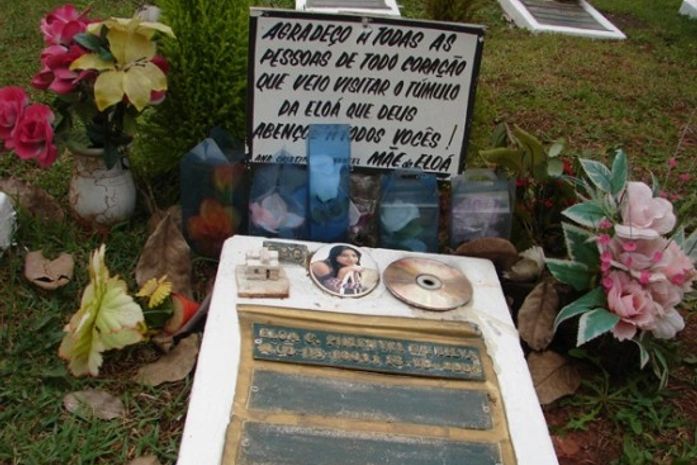 Um ano depois, túmulo de Eloá guarda lembranças de homenagens