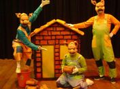 Teatro Infantil: As aventuras dos três porquinhos  