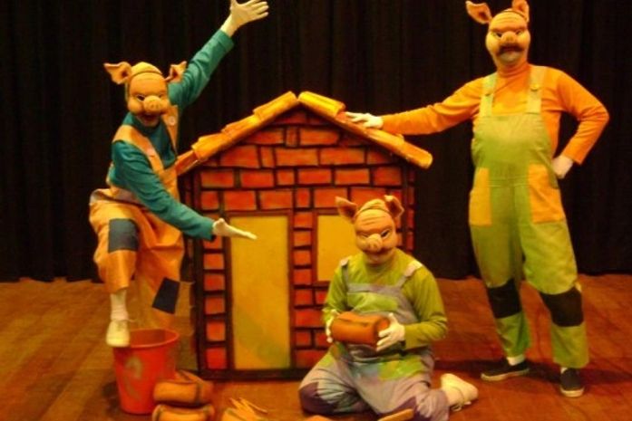 Teatro Infantil: As aventuras dos três porquinhos