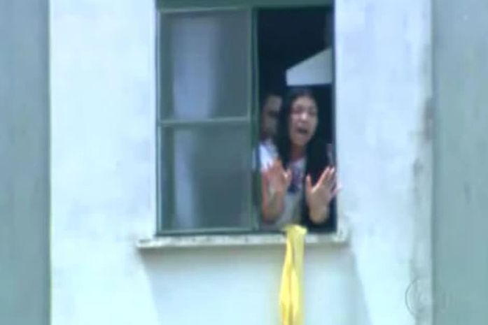 Video:Imagens inéditas mostram negociação da polícia durante sequestro a Eloá