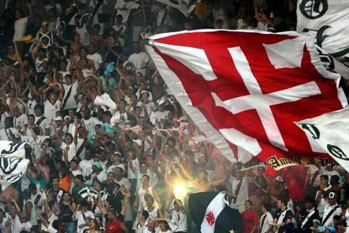 Vasco aproveita tropeço de rival, vence o ABC e dispara na liderança da Série B