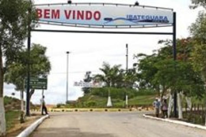 Grupo de sem-teto invade prefeitura de Ibateguara
