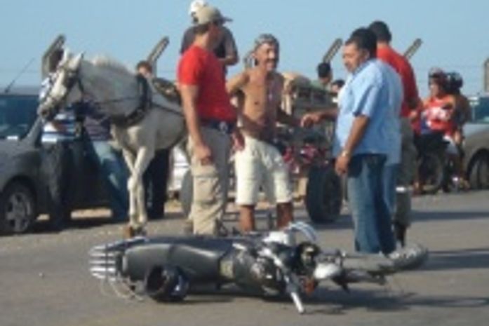 Motoqueiro sofre grave acidente em rodovia de Penedo