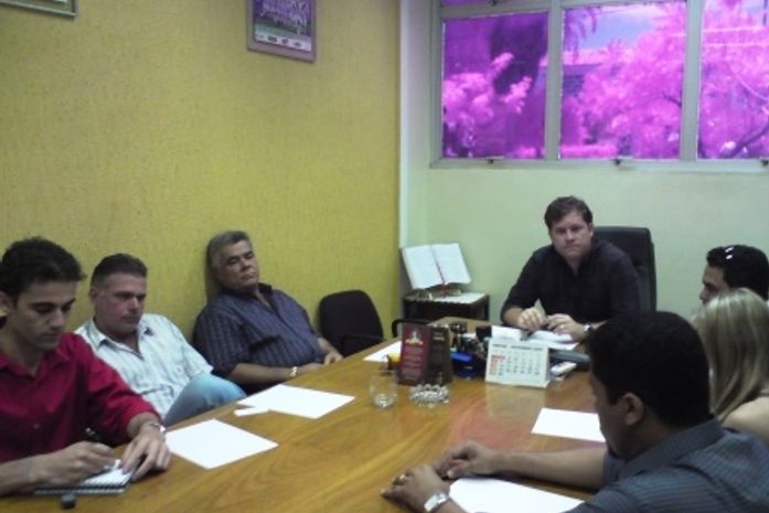 Prefeito e Grupo Synergy se reúnem para discutir estaleiro