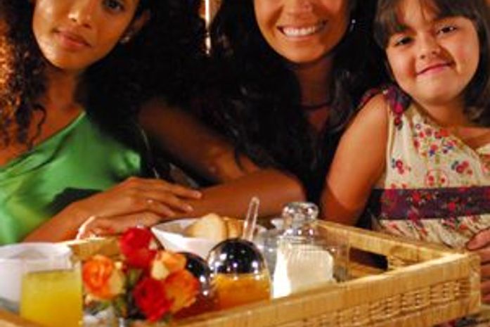 'Viver a Vida': Grávidas, Helena e Dora vão morar juntas