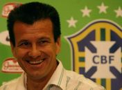 Dunga chama Hulk e mais três novidades para amistosos contra Inglaterra e Omã
