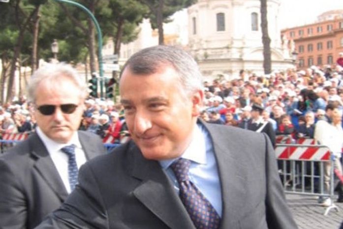 Presidente da região italiana de Lazio sai após suposto vídeo com transexual