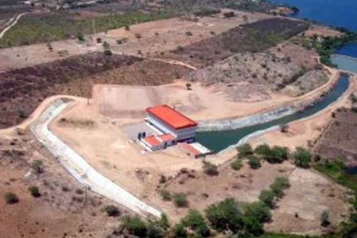 Governador leva comitiva ao Canal do Sertão