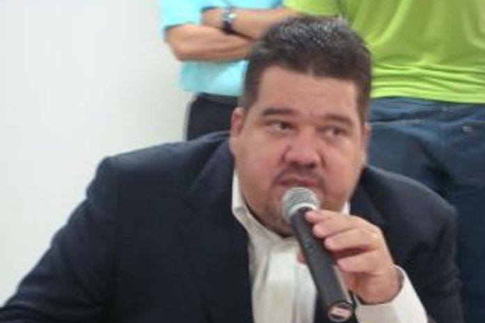 Gustavo Feijó apresenta projeto para "salvar" futebol nordestino na parada da Copa 2010
