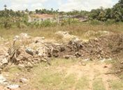 Local atualmente contém muito lixo e resto de construção