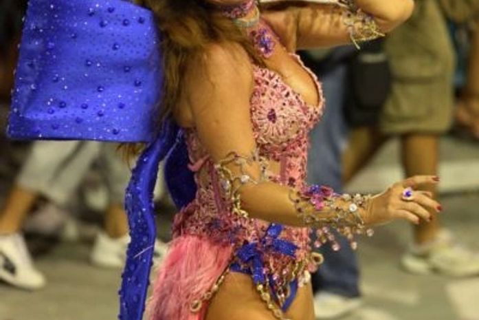 Luma de Oliveira não é mais a rainha de bateria da Portela