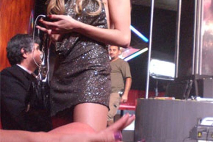 Fotos de Deborah Secco como Bruna Surfistinha caem na rede