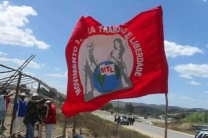 Sem-teto começam a desocupar área em Ibateguara