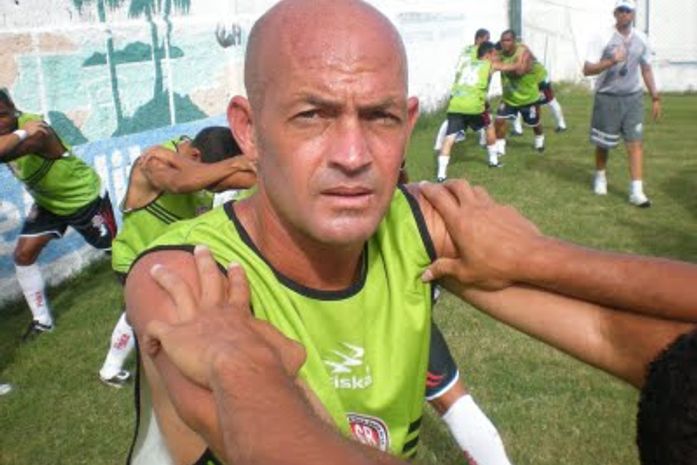 Experiente meio-campista Luciano Rosa