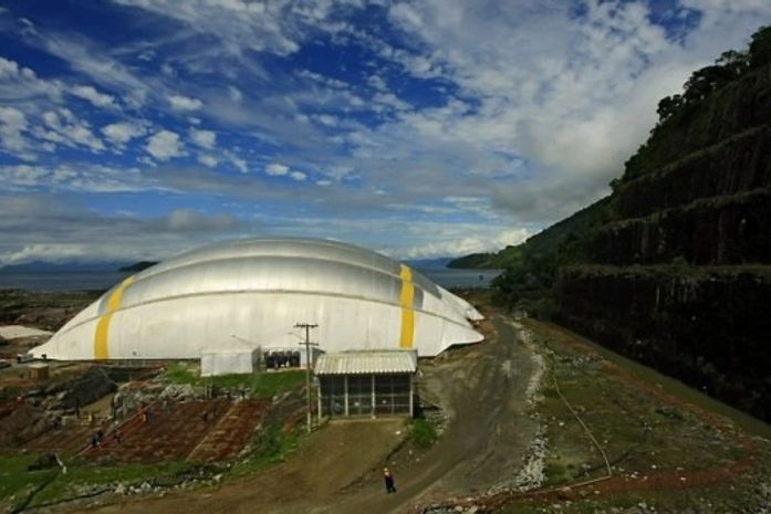 Redoma inflável que protege a laje de Angra 3, atualmente sendo impermeabilizada