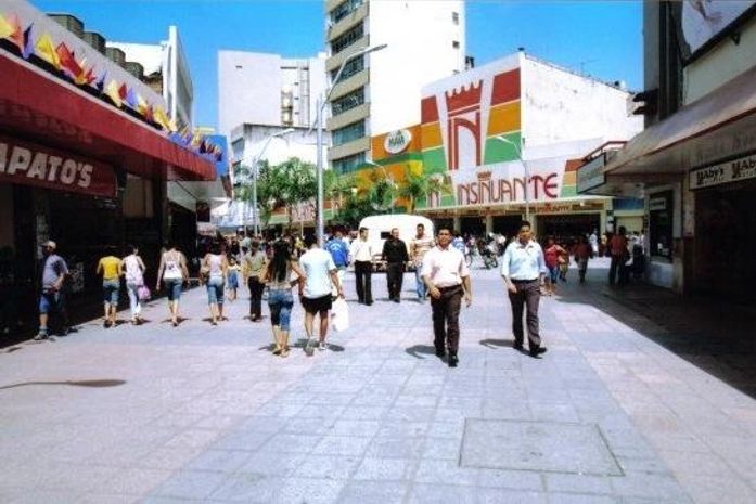 Confira o que abre e o que fecha no feriado de amanhã