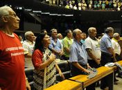 Aposentados fecham cerco ao Congresso por aumento