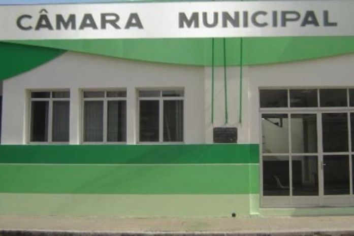 Vereador Robério Ataíde defende delegado em seção da Câmara Municipal de Arapiraca