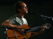 Júnior Almeida lança novo CD amanhã; confira a agenda cultural