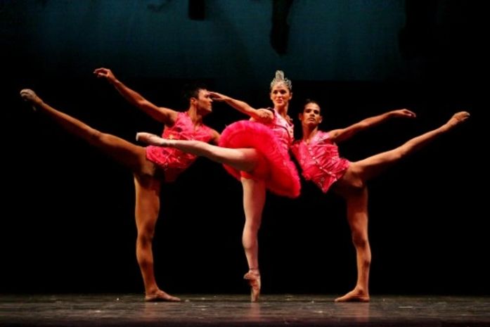 Ballet Emília Clark traz espetáculo sobre Michael Jackson