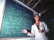Profissionais da rede pública de ensino poderão ter 14º salário