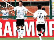 Ronaldo faz golaço, dá passe e assegura vitória do Timão sobre o Santo André