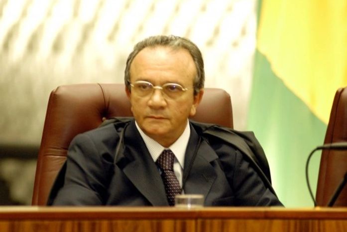 Juiz covarde é tão nefasto quanto o desonesto, diz ministro Cesar Asfor Rocha