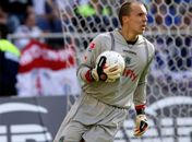 Goleiro da seleção alemã  morre atropelado por trem em Hanover