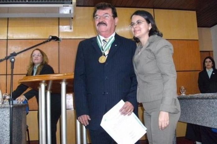 Industrial José Alexandre recebe comenda Manoel André da Câmara Municipal de Arapiraca