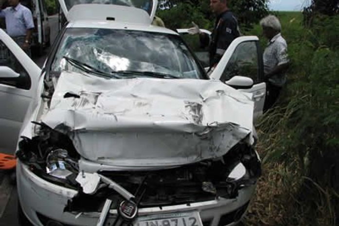 Acidente grave na estrada da Usina Porto Rico deixa três feridos