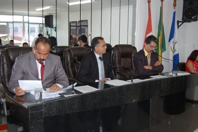 Vereadores delmirenses falam sobre revogação da PEC