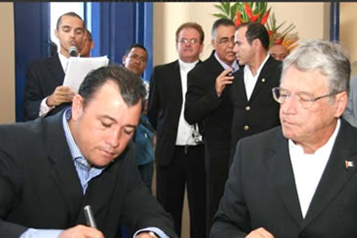 Governador entrega Medalha do Mérito no Memorial à República