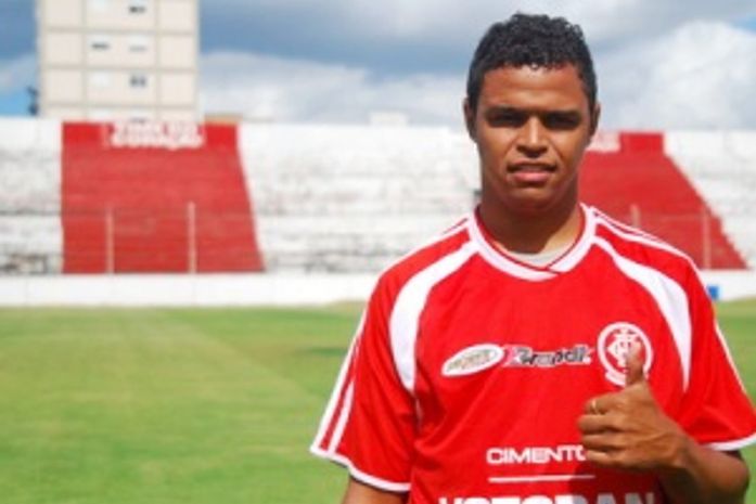 Ex-Lateral de Goiás e Atlético-MG deve pintar no ASA para 2010