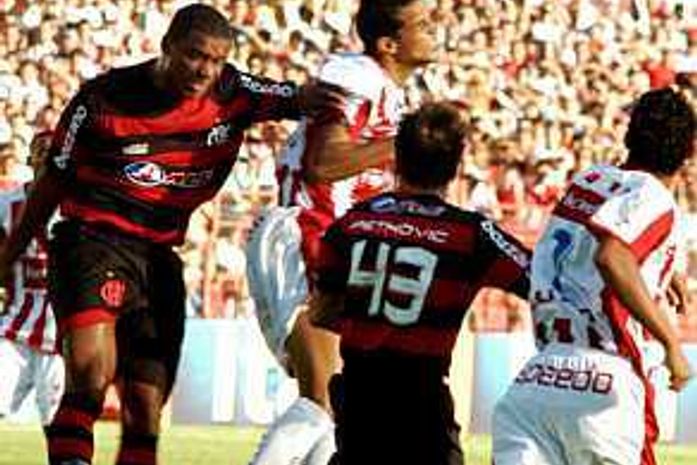 Flamengo vence o Náutico e assume a vice-liderança do Campeonato Brasileiro