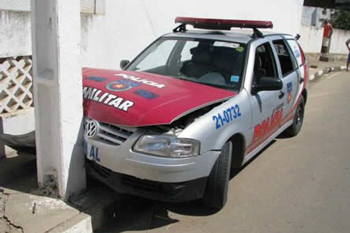 Viatura da PM colide após perseguir suspeitos em São Miguel dos Campos