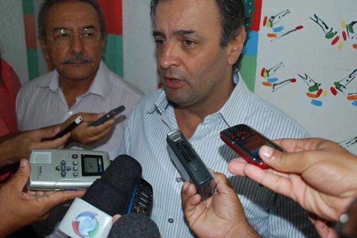 \"Partido deve definir candidato à presidência até janeiro\", diz Aécio Neves