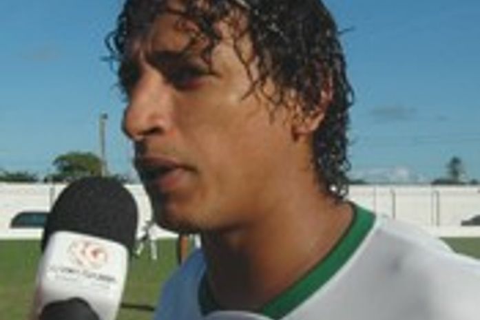 Atacante Edson dI, próximo de acertar com o CRB