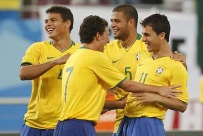 Brasil vence Omã por 2 a 0
