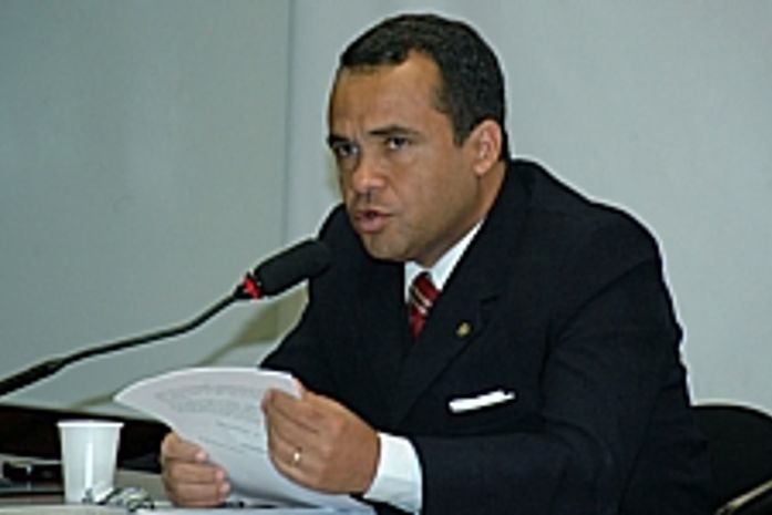Major Fábio, que mudou o texto original da PEC: Constituição veda a equiparação salarial