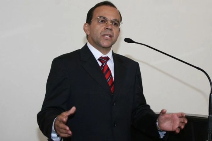 \"Paulo Rubim talvez esteja desestimulado, mas é bem intencionado\", diz deputado