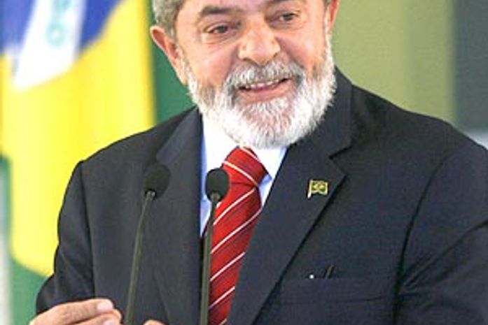 \"O adversário de Dilma é muito menos simpático do que ela\", diz Lula