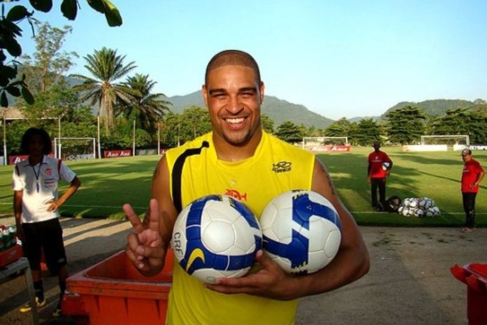 Adriano ganha mais uma motivação: chegar aos 200 gols como profissional