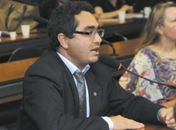 \"Artur Lira está exercendo seu direito de espernear e é um velhaco\", diz Francisco Tenório