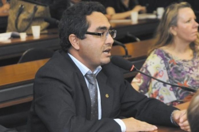 \"Artur Lira está exercendo seu direito de espernear e é um velhaco\", diz Francisco Tenório