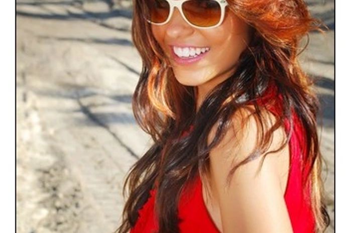 Modelo vestindo peça da menta limão