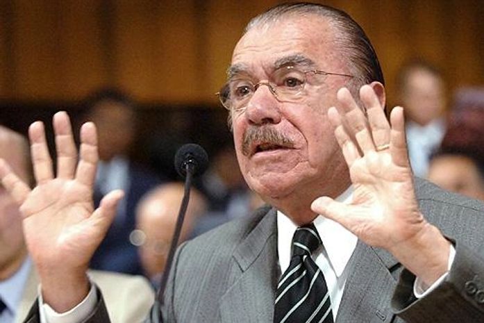 Sarney passa mal e é atendido no Posto Médico do Senado