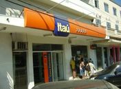 Empresário tem R$ 21 mil roubados em 'saidinha de banco'