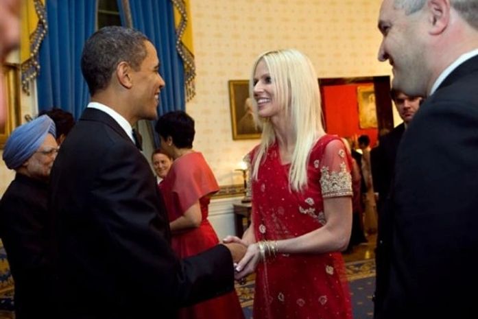Governo divulga foto de Obama saudando \'penetras\' na Casa Branca